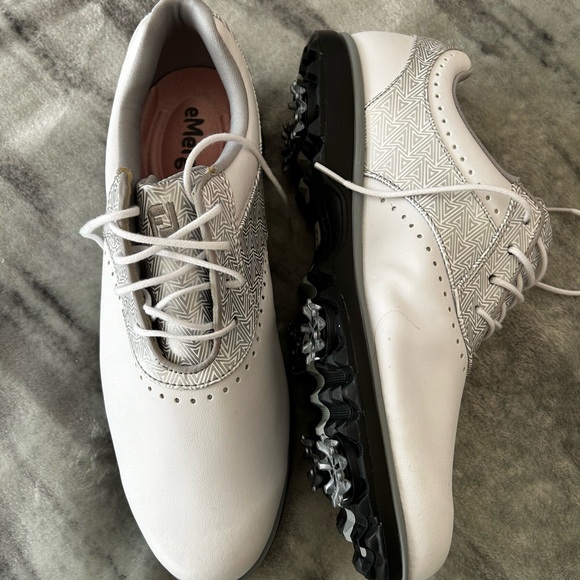 Women’s Golf Shoes - Picture 4 of 6